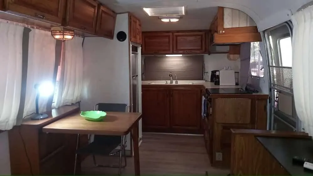 Airstream Paradise Villa Sainte-Anne 2*, Bernard