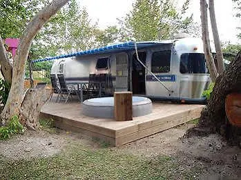 Airstream Paradise Bernard Kemp